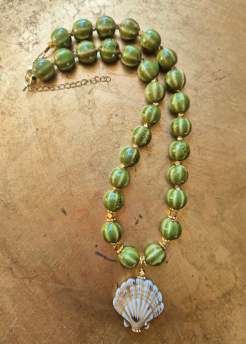 GREEN
